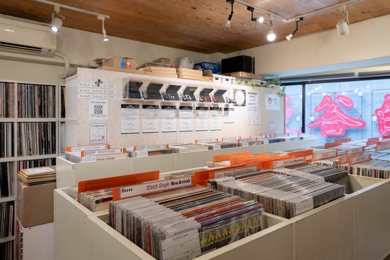 next. recordsの内観