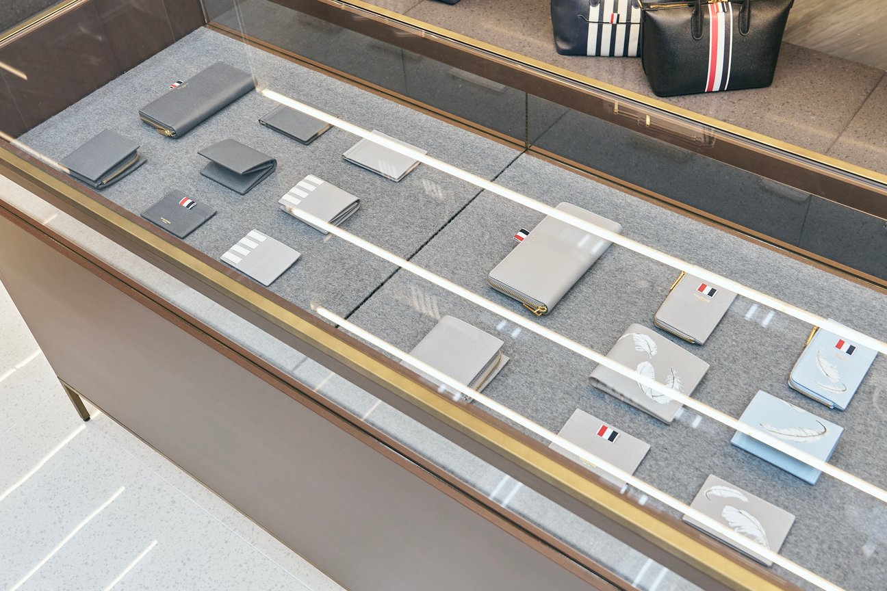 トム ブラウン 銀座