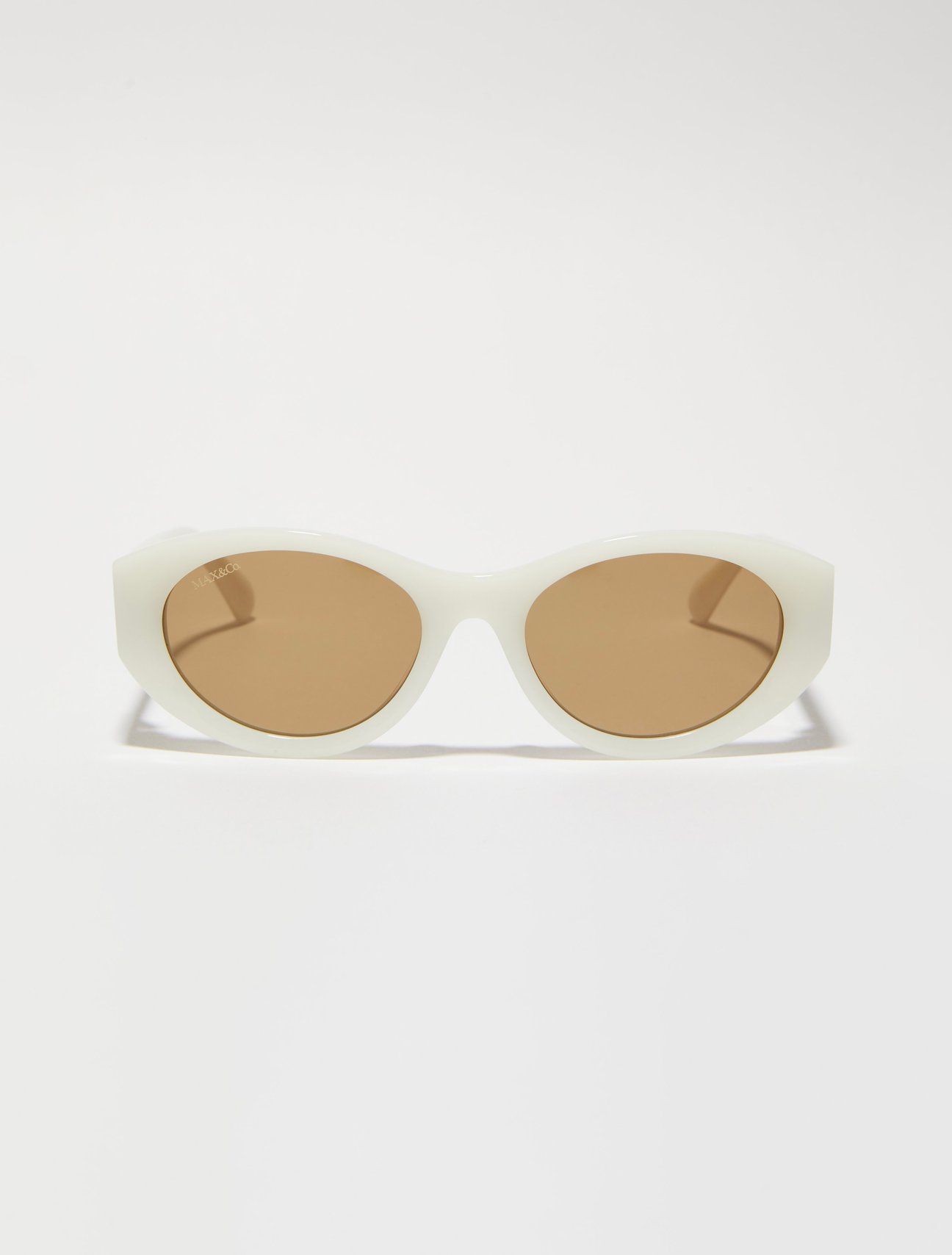 「MO0135」サングラス 5万7200円（参考価格）