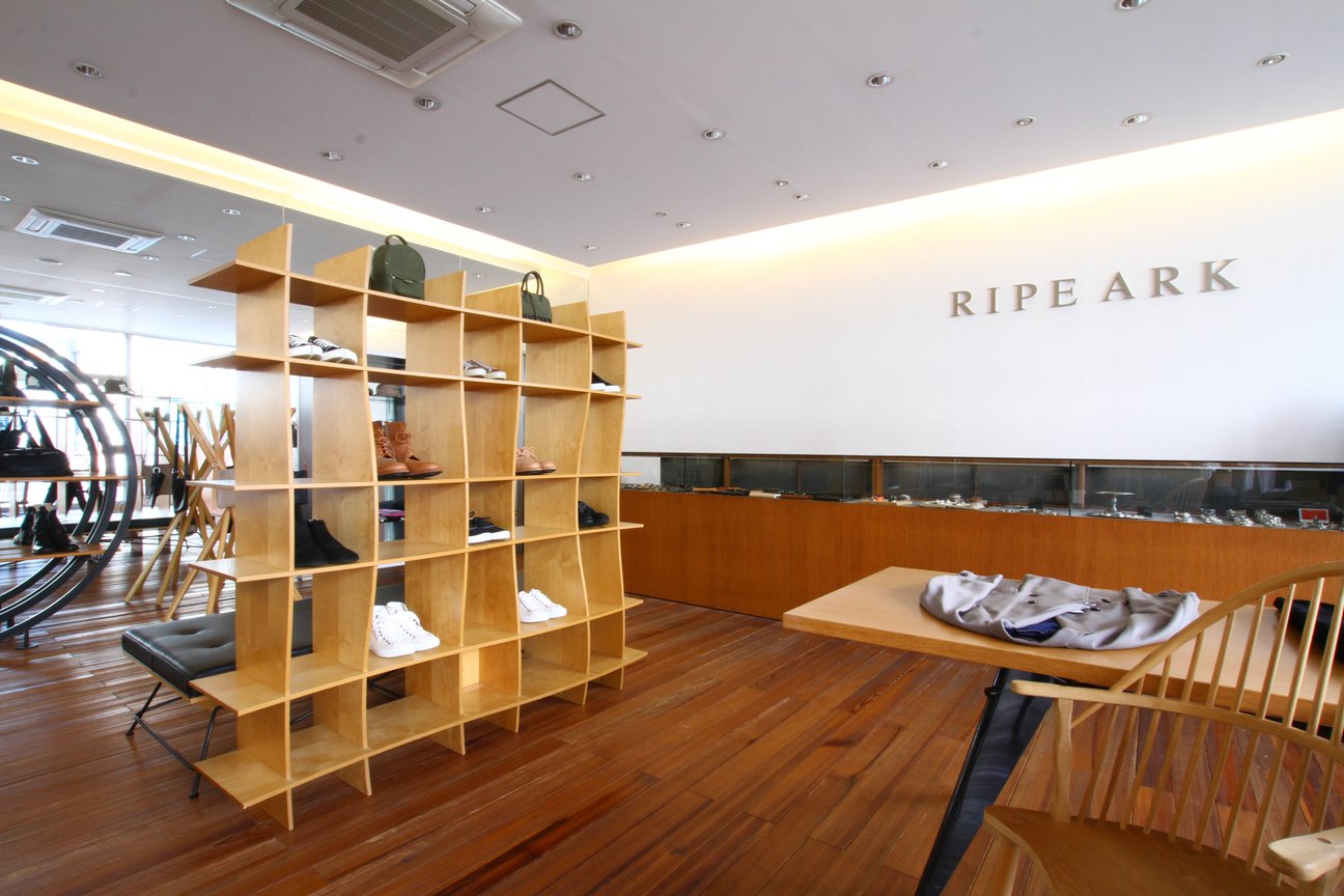 栃木県宇都宮市のセレクトショップ「RIPE ARK」の店内