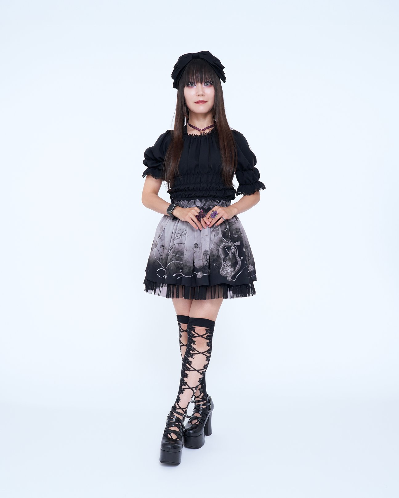 ロリータファッションの女性
