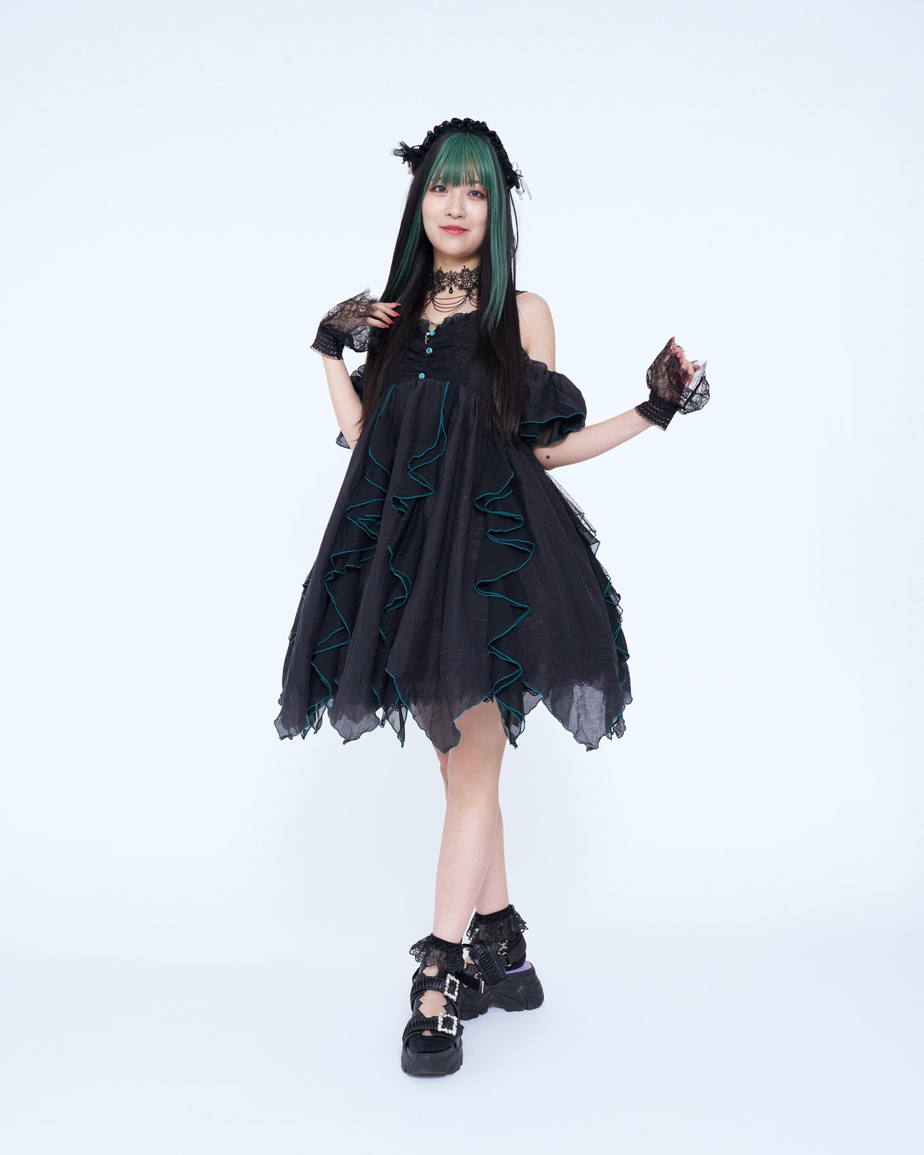 ロリータファッションの女性