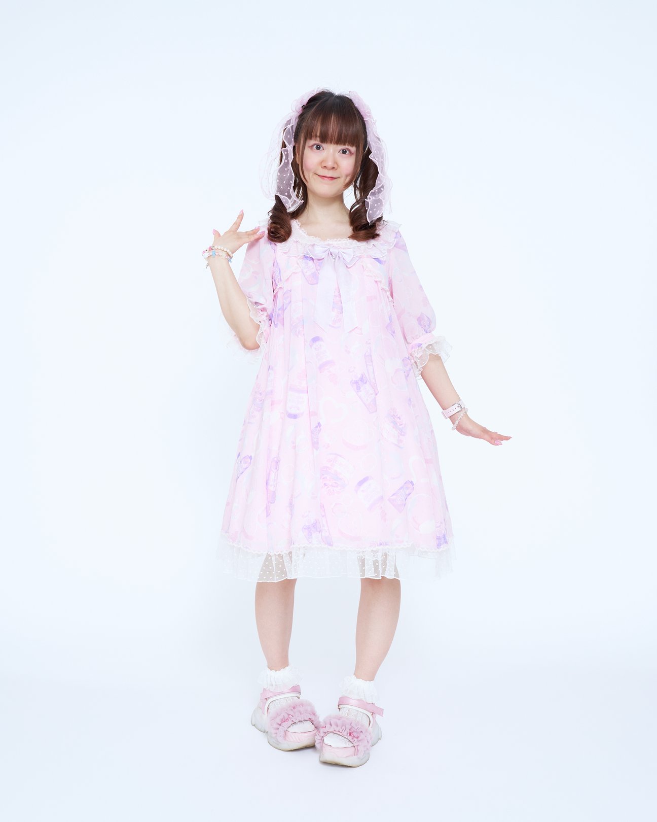 ロリータファッションの女性