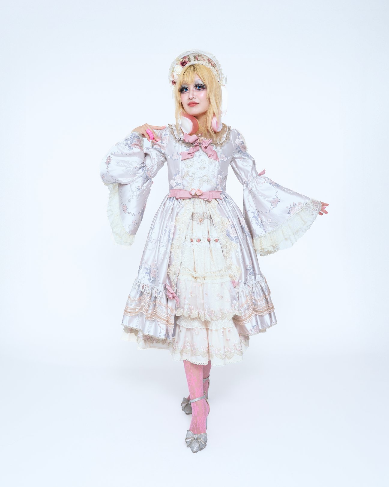 ロリータファッションの女性