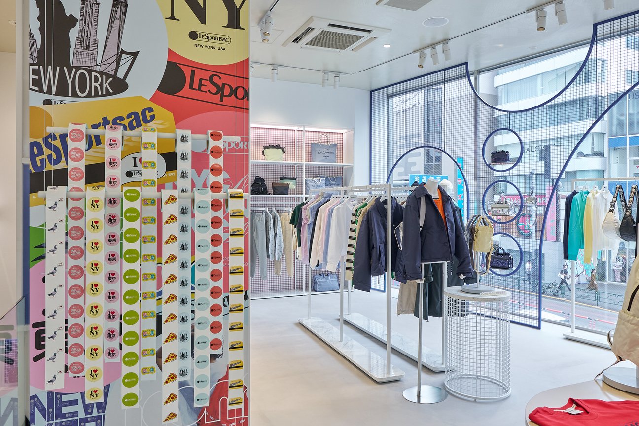 レスポートサック表参道店の店内