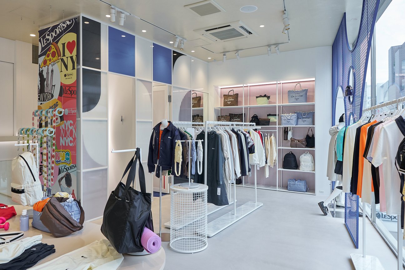 レスポートサック表参道店の店内