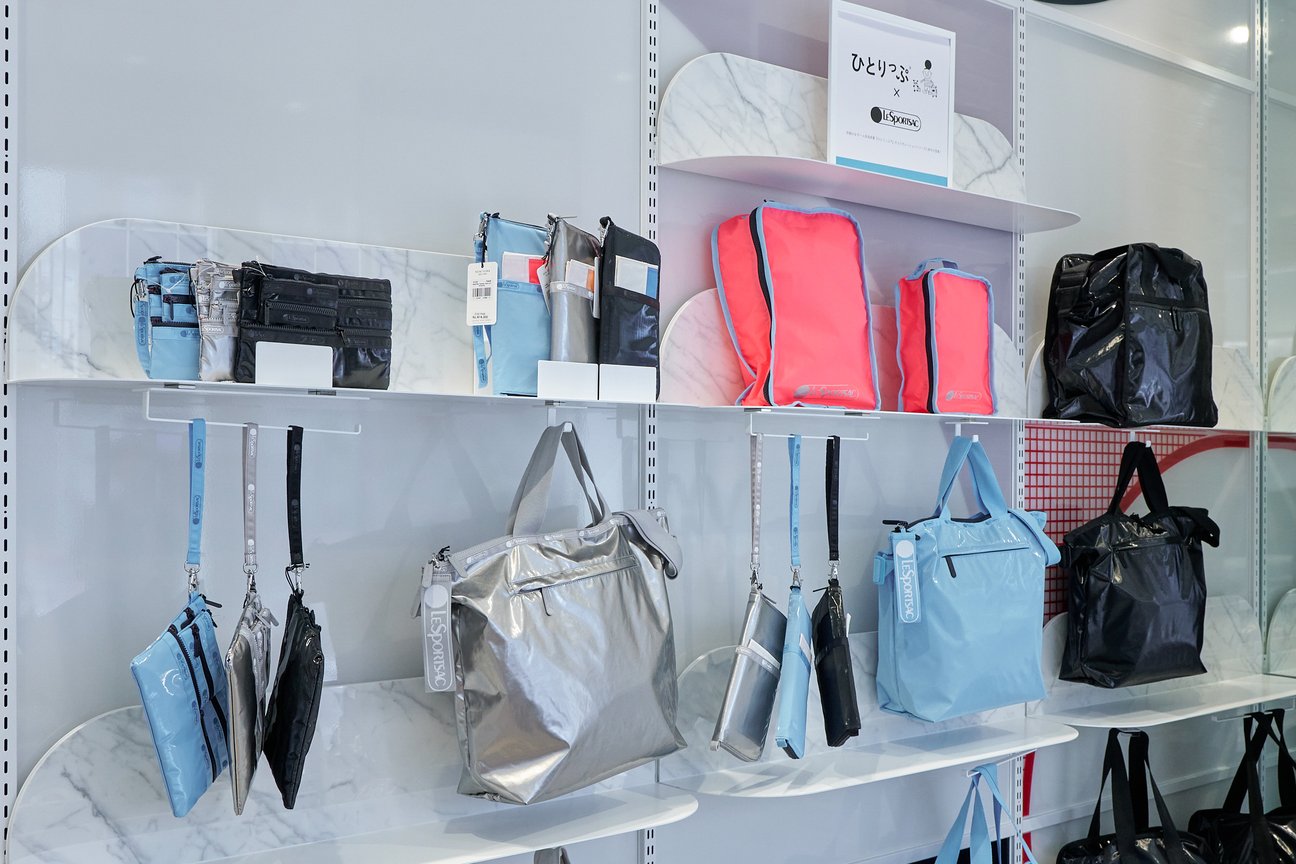 レスポートサック表参道店の店内