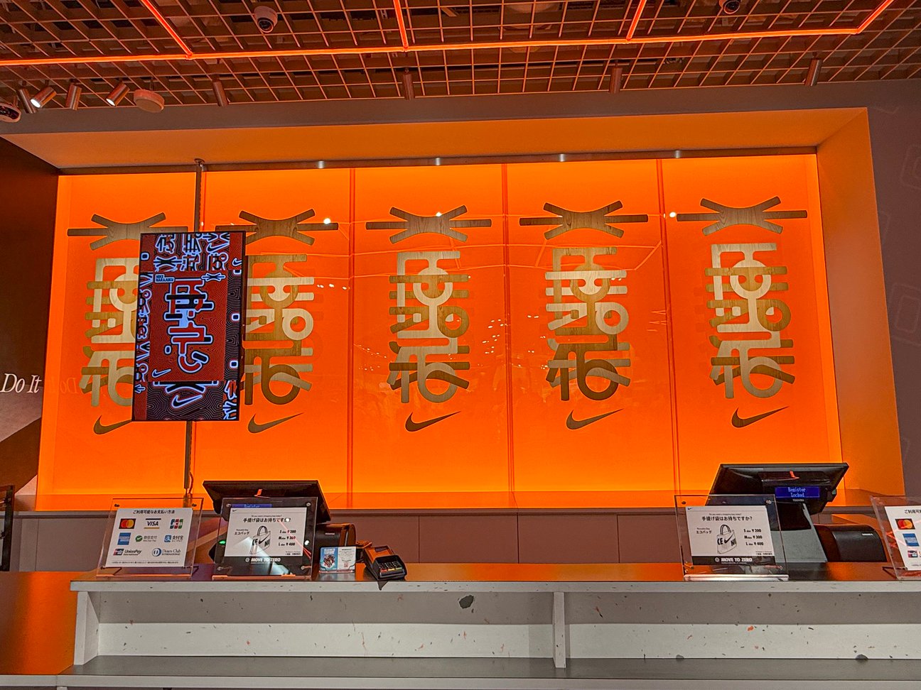ナイキ原宿の店内