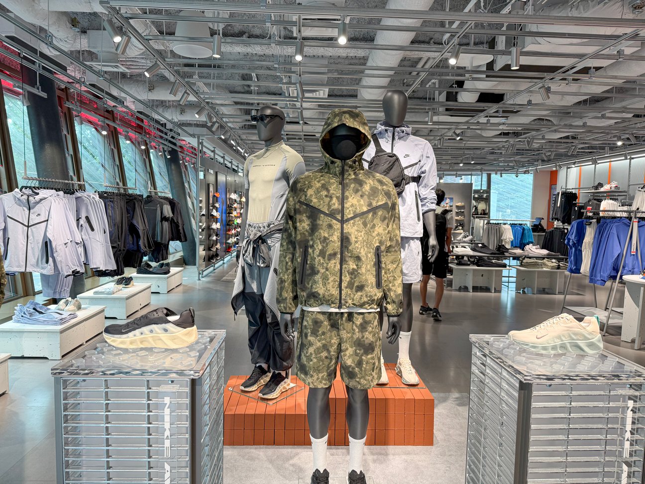 ナイキ原宿の店内