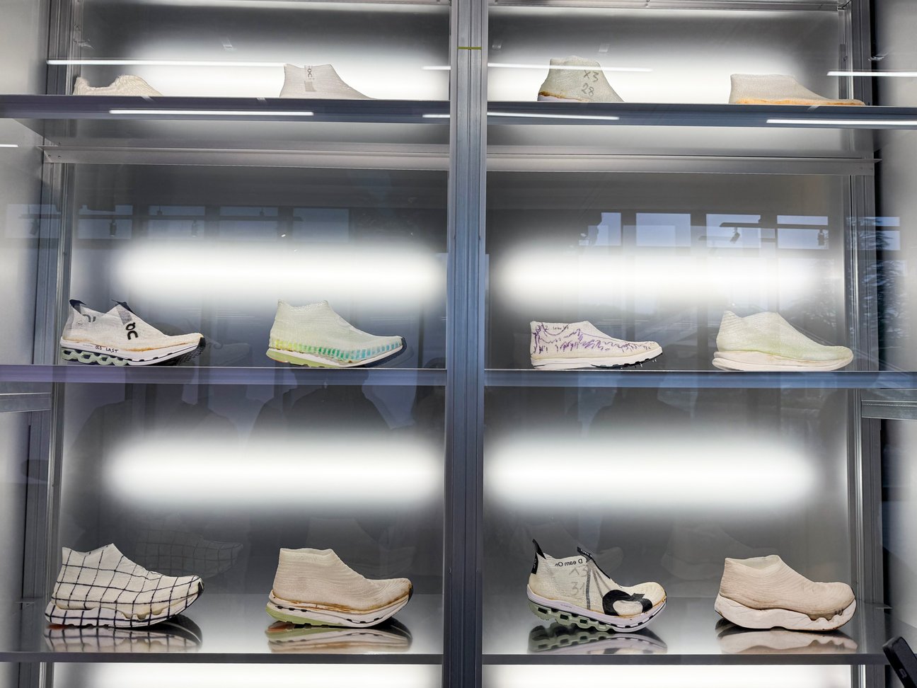 展示されたシューズ