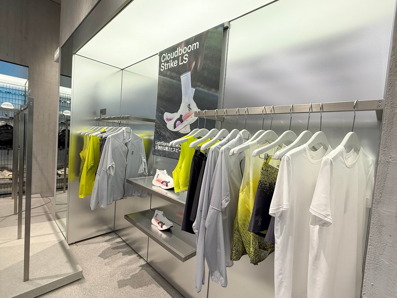 オン フラッグシップストア 東京銀座の店内