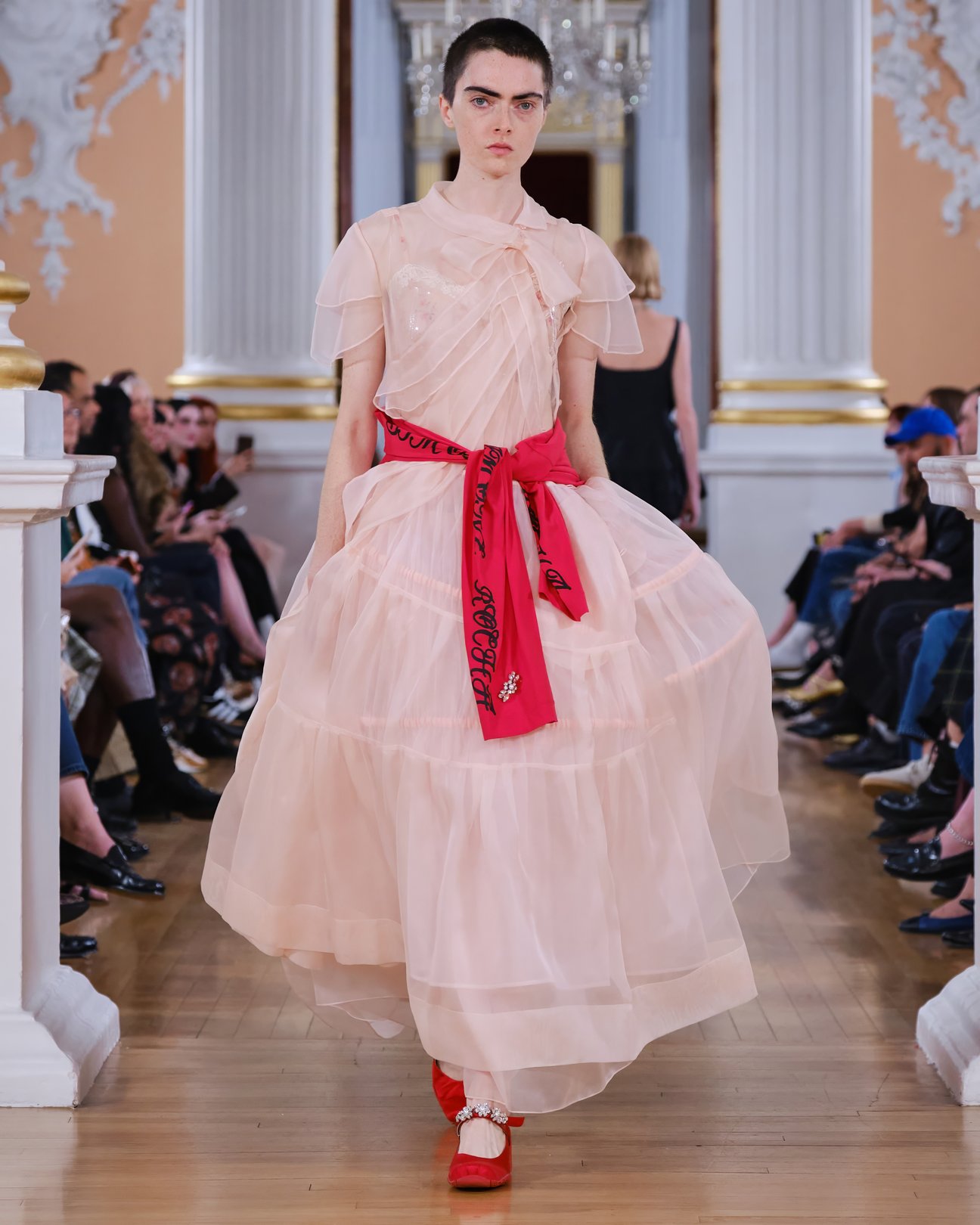 「シモーン・ロシャ」の2026年春夏コレクション