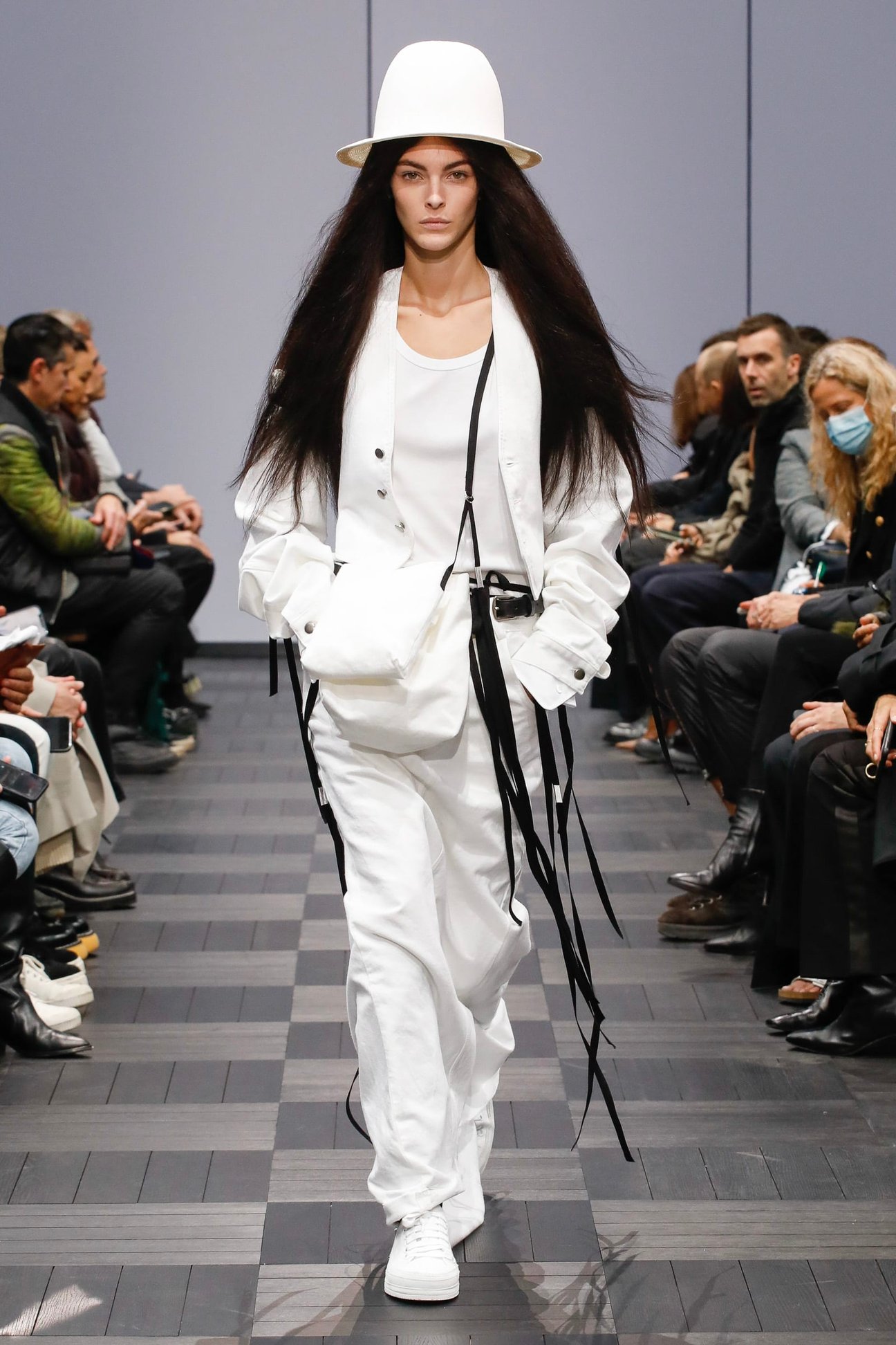 「ANN DEMEULEMEESTER」2022年春夏コレクション