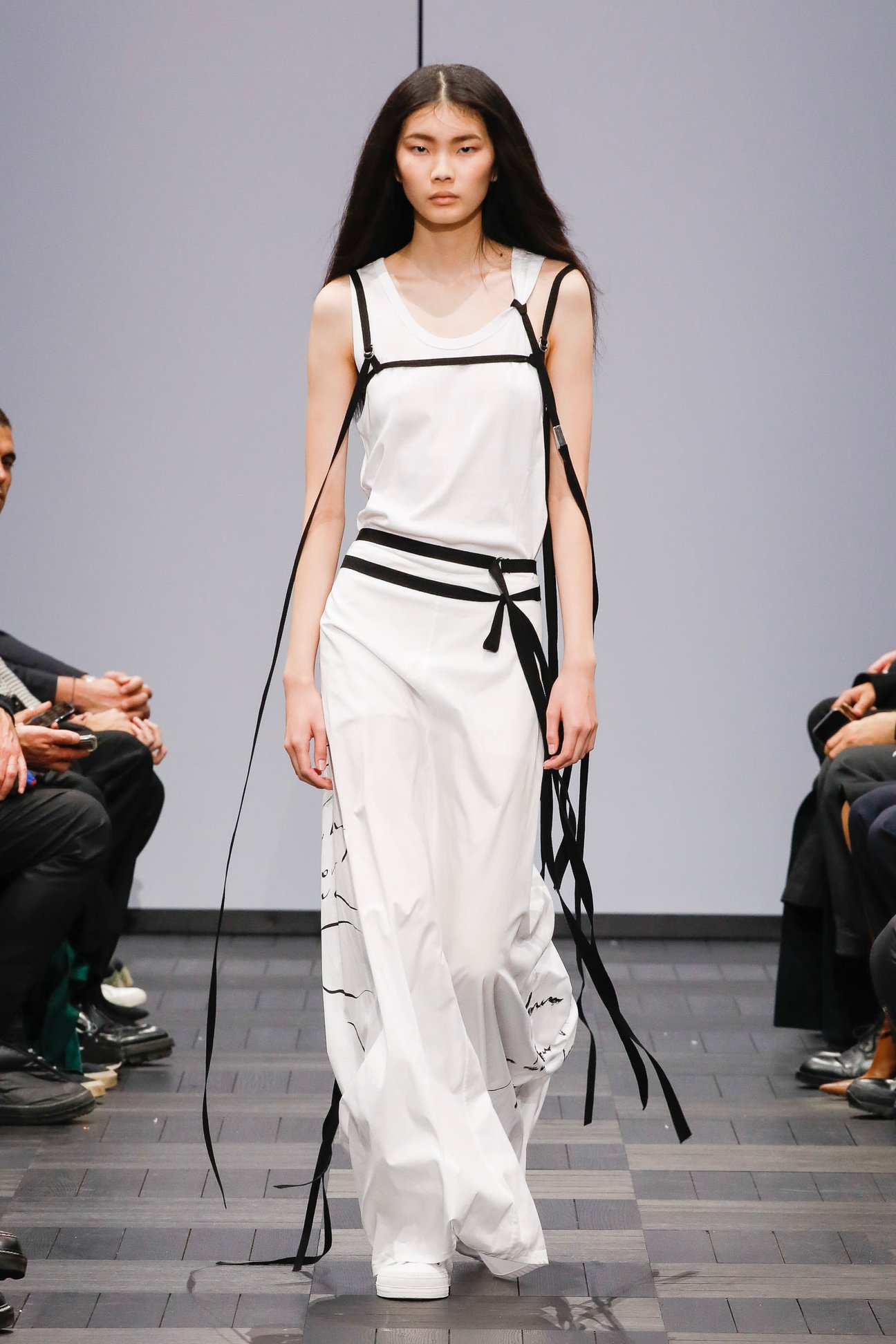 「ANN DEMEULEMEESTER」2022年春夏コレクション