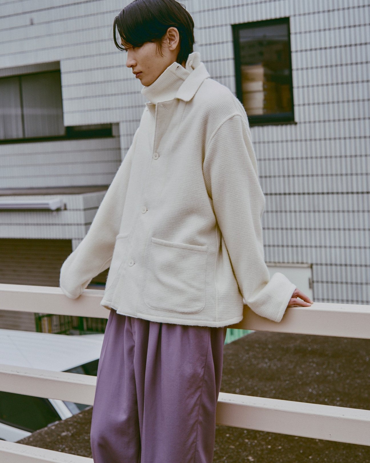 ノノットの洋服を着た男性モデル