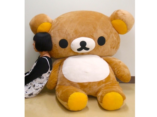 165cm・8.8kg「実物大リラックマぬいぐるみ」の受注販売開始