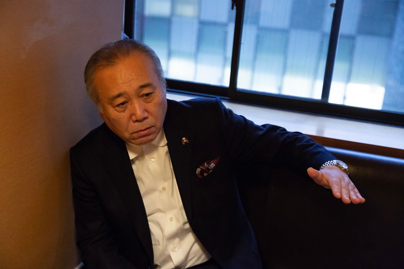 銀座の「炭火焙煎珈琲・凛」でインタビューを受ける太田伸之