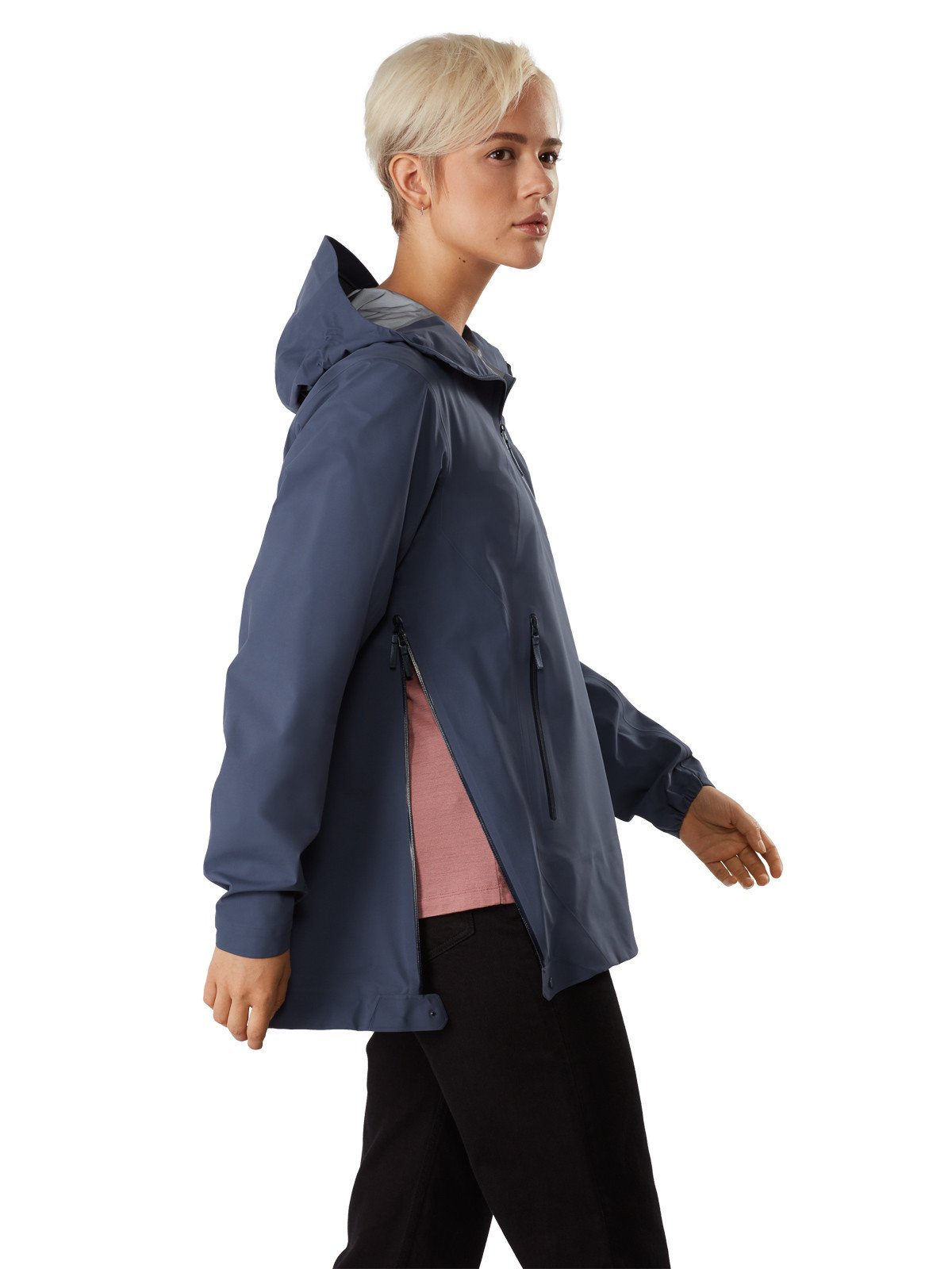 アークテリクス　ヴェンダアノラック 一味違う、アークテリクス初の女性向け「ヴェンダ アノラック」を着