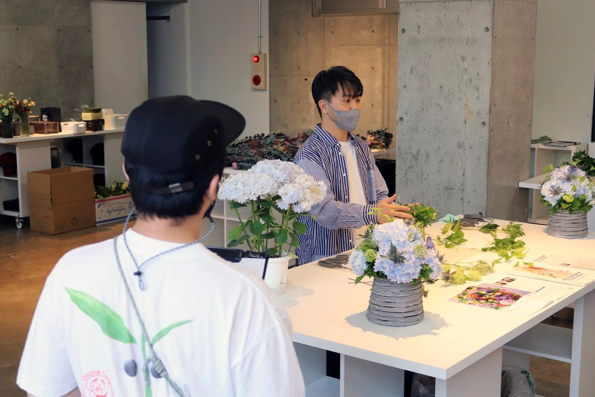 「ニコライ バーグマン フラワーズ & デザイン」でのフラワーアレンジメントスクールの様子