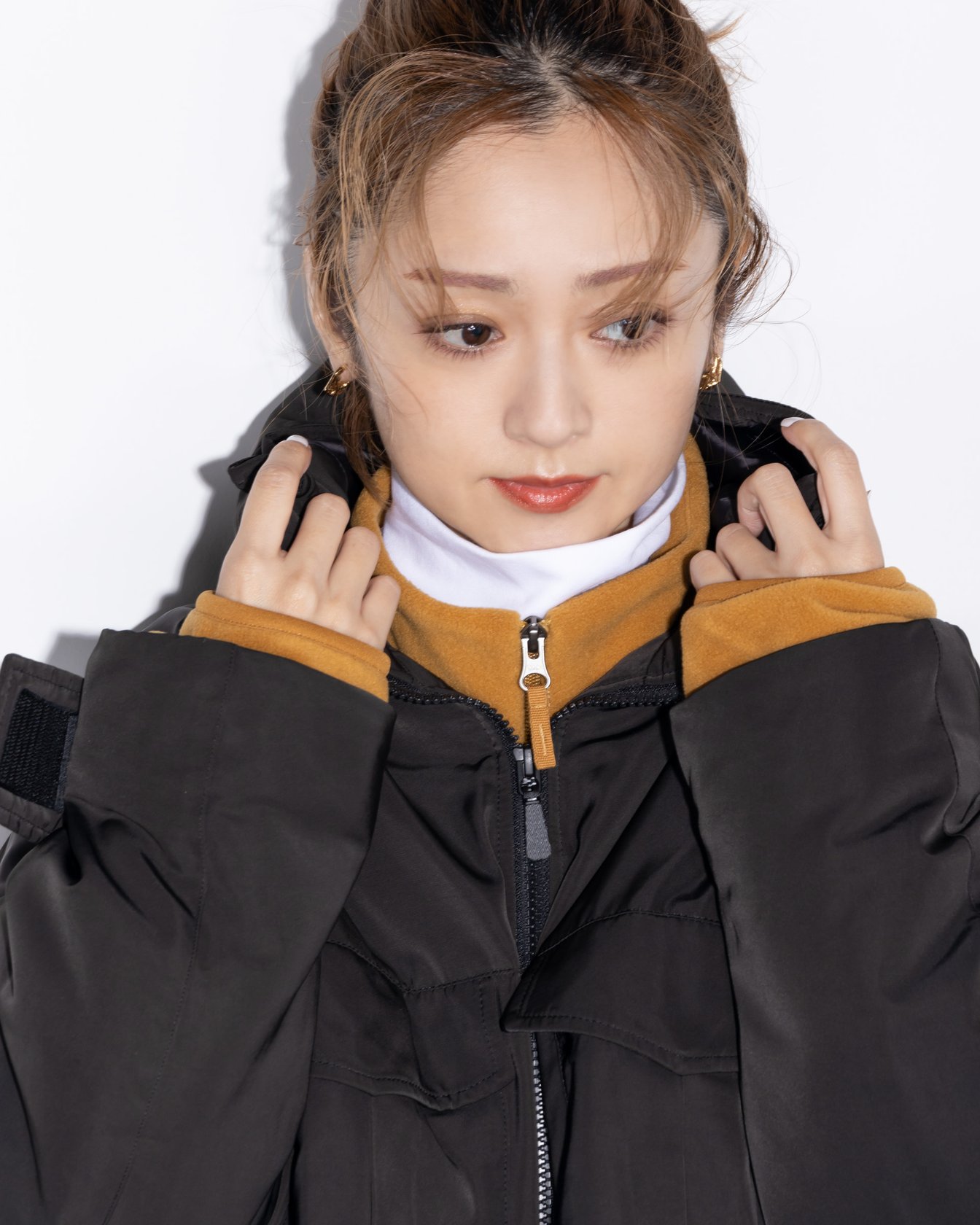 【試着のみ】安達祐実着用　ユニクロ　ホワイトマウンテニアリングハイブリッドダウン yumiadachi-edit-look03-002.jpg