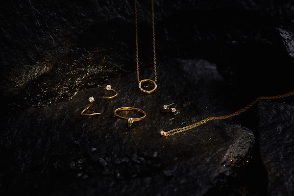 「Crestare(クレスターレ)」か2021年ホリデーコレクションヴィジュアル