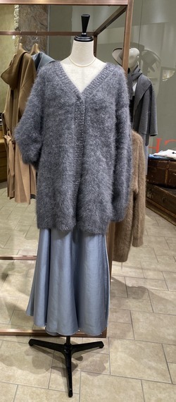 ガリャルダガランテグランフロント大阪店、ビッグシルエットのニットプルオーバー