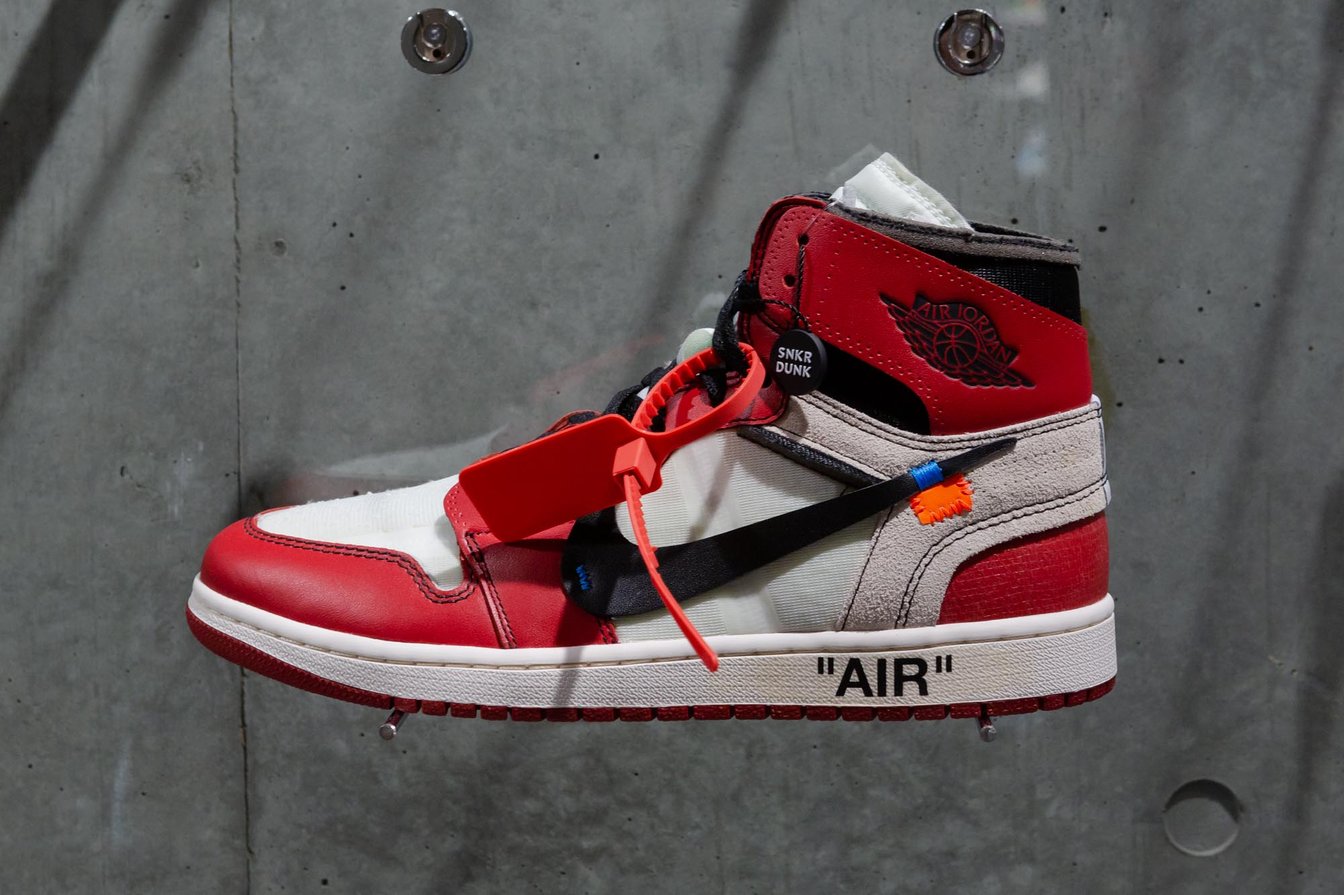 ナイキ　オフホワイト　シカゴ