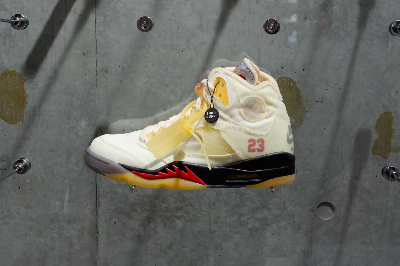 ナイキ　ジョーダン　オフホワイト