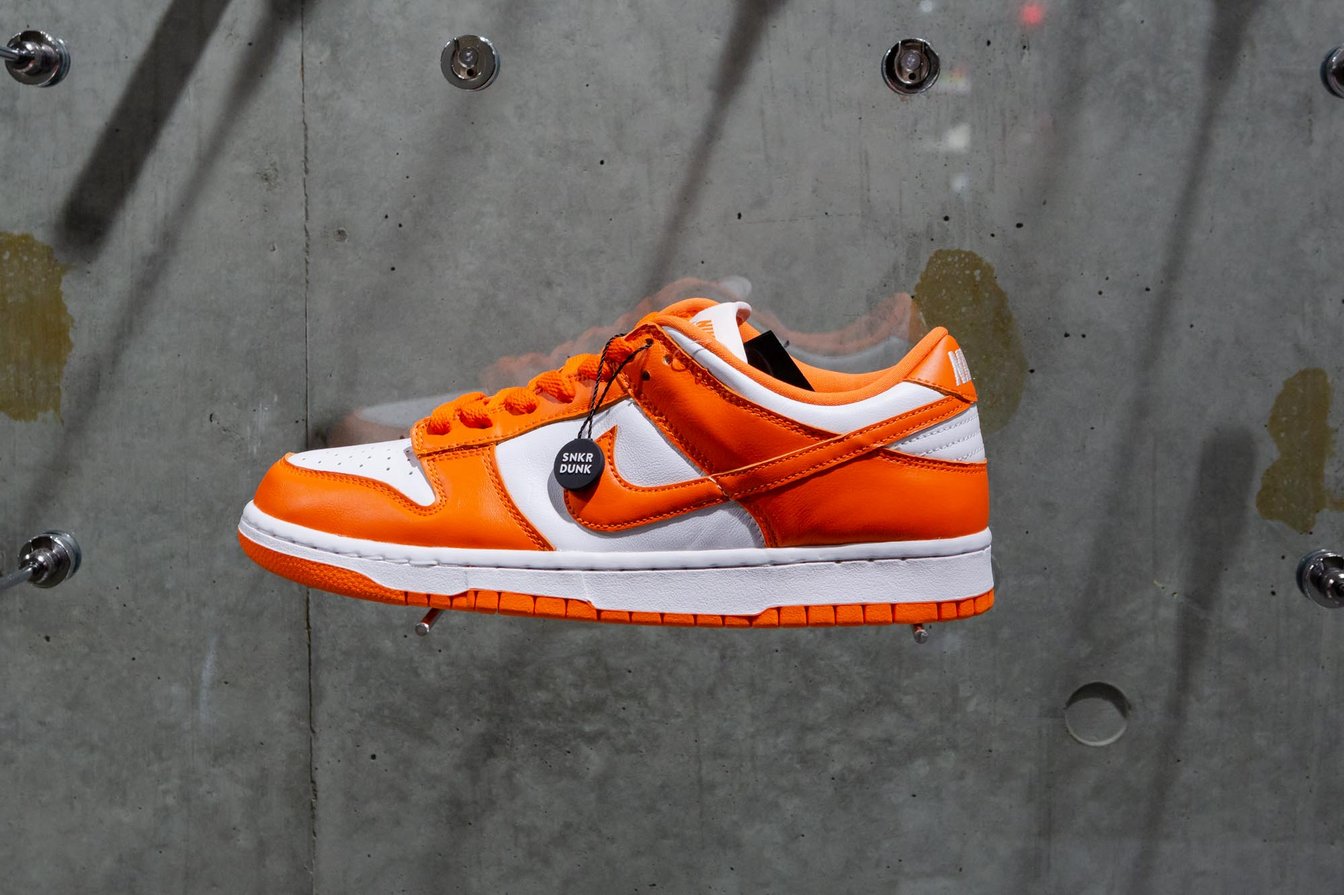 ナイキ　ダンク　オレンジ