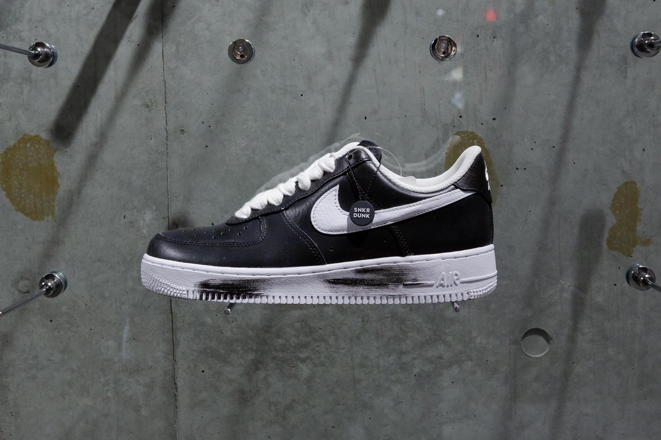 ナイキ　エアフォース1　ピースマイナスワン