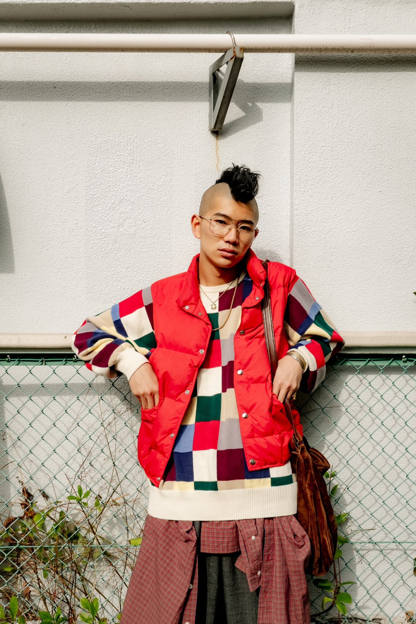 ダウンベスト 差し色 ヴィヴィットカラー トレンド