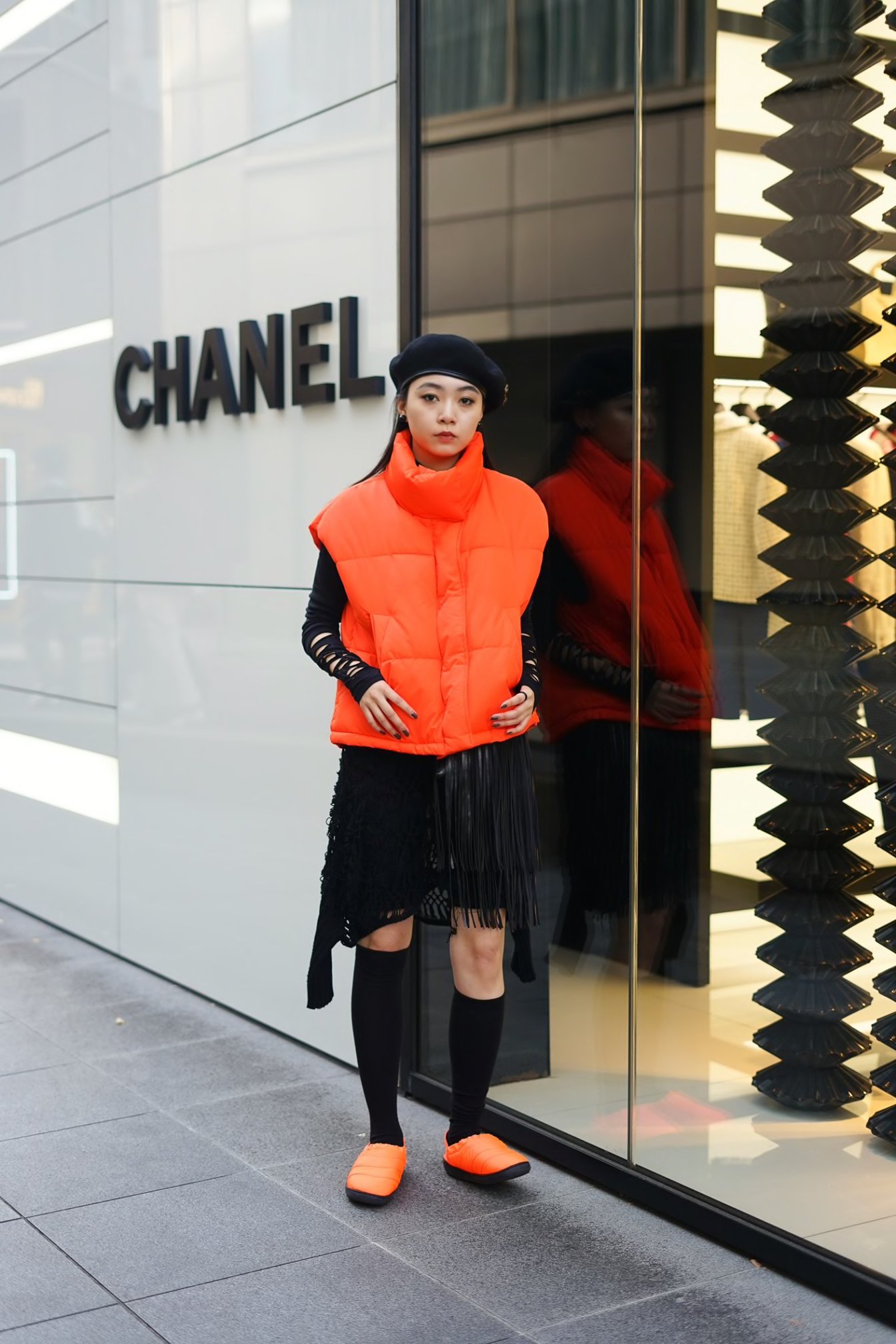 ダウンベスト 差し色 ヴィヴィットカラー トレンド