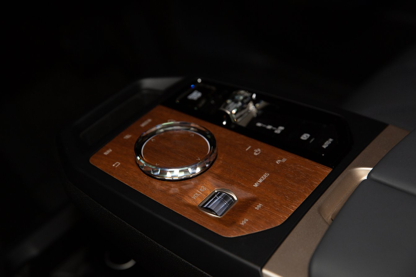 BMW iX xDrive40 車 内装