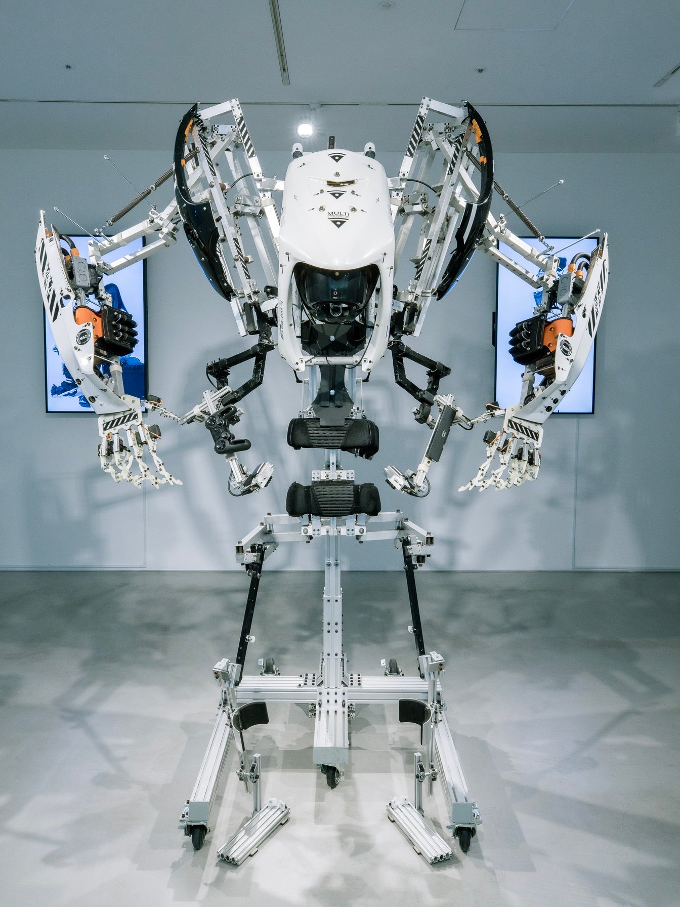 ikeuchi hiroto　池内啓人　バレンシアガ　ヘッドピース　マスク　オタク