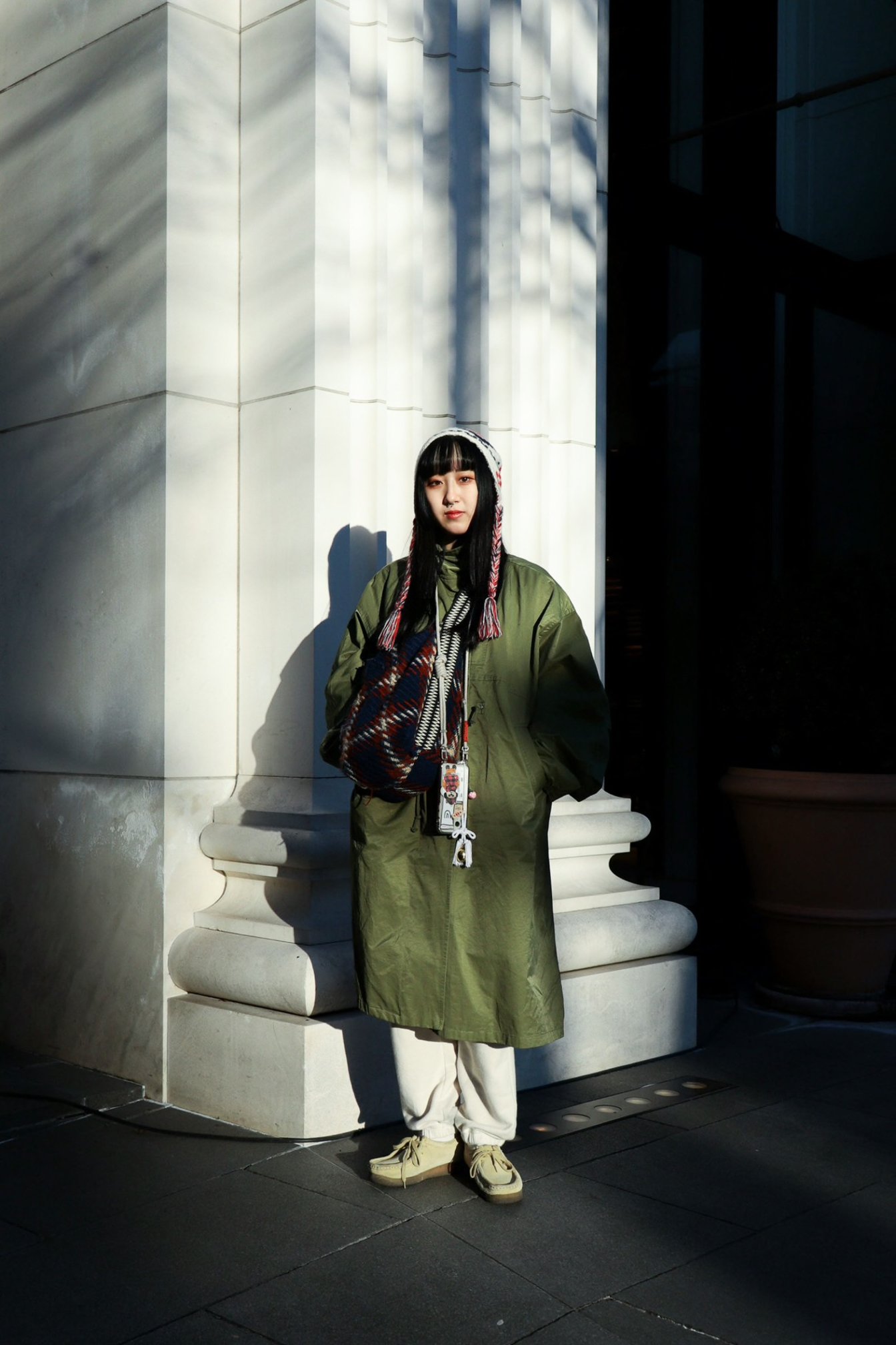 スマホ用ネックストラップを用いたコーデ