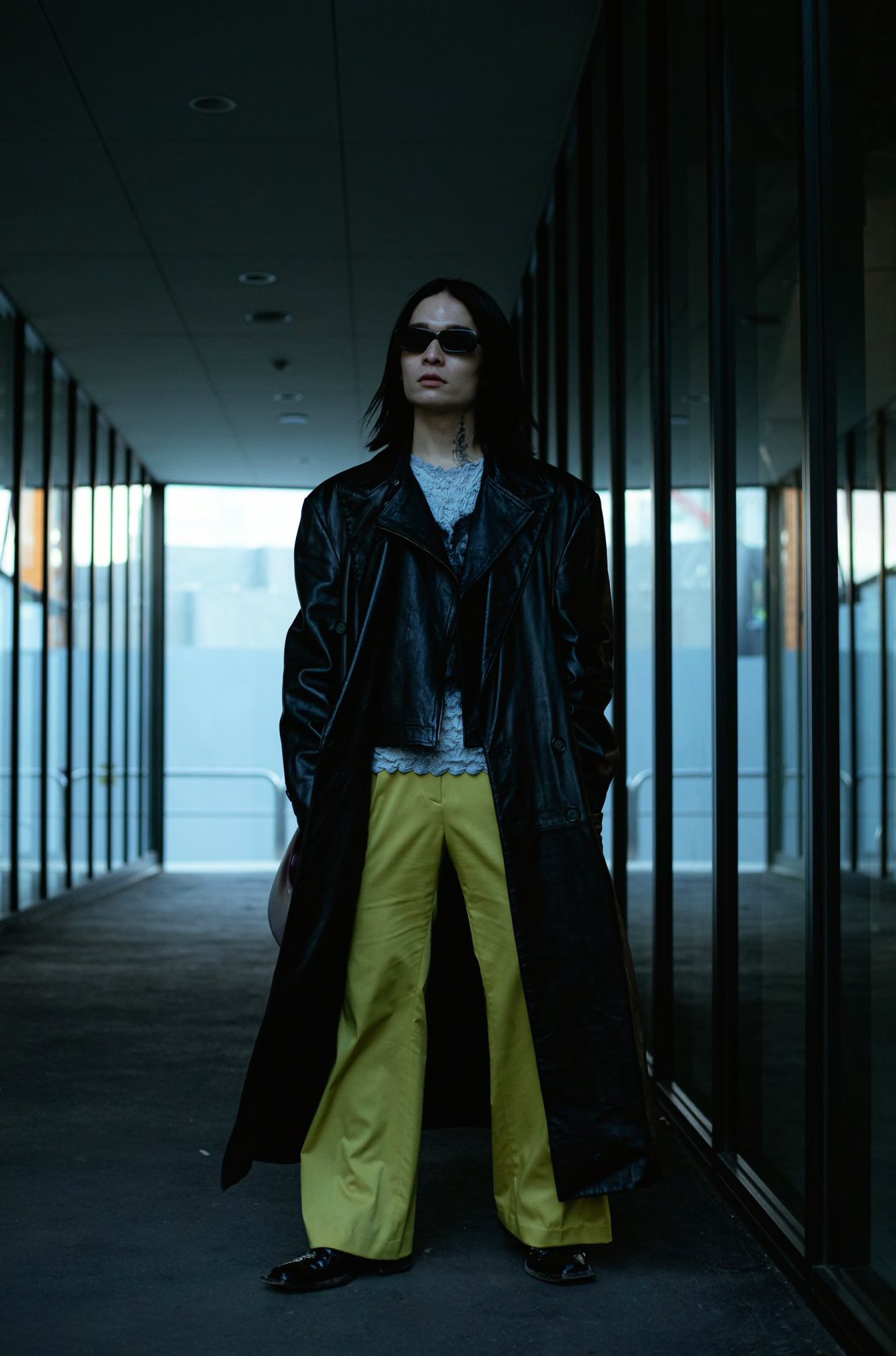 イエローコーデ　ストリートスナップ