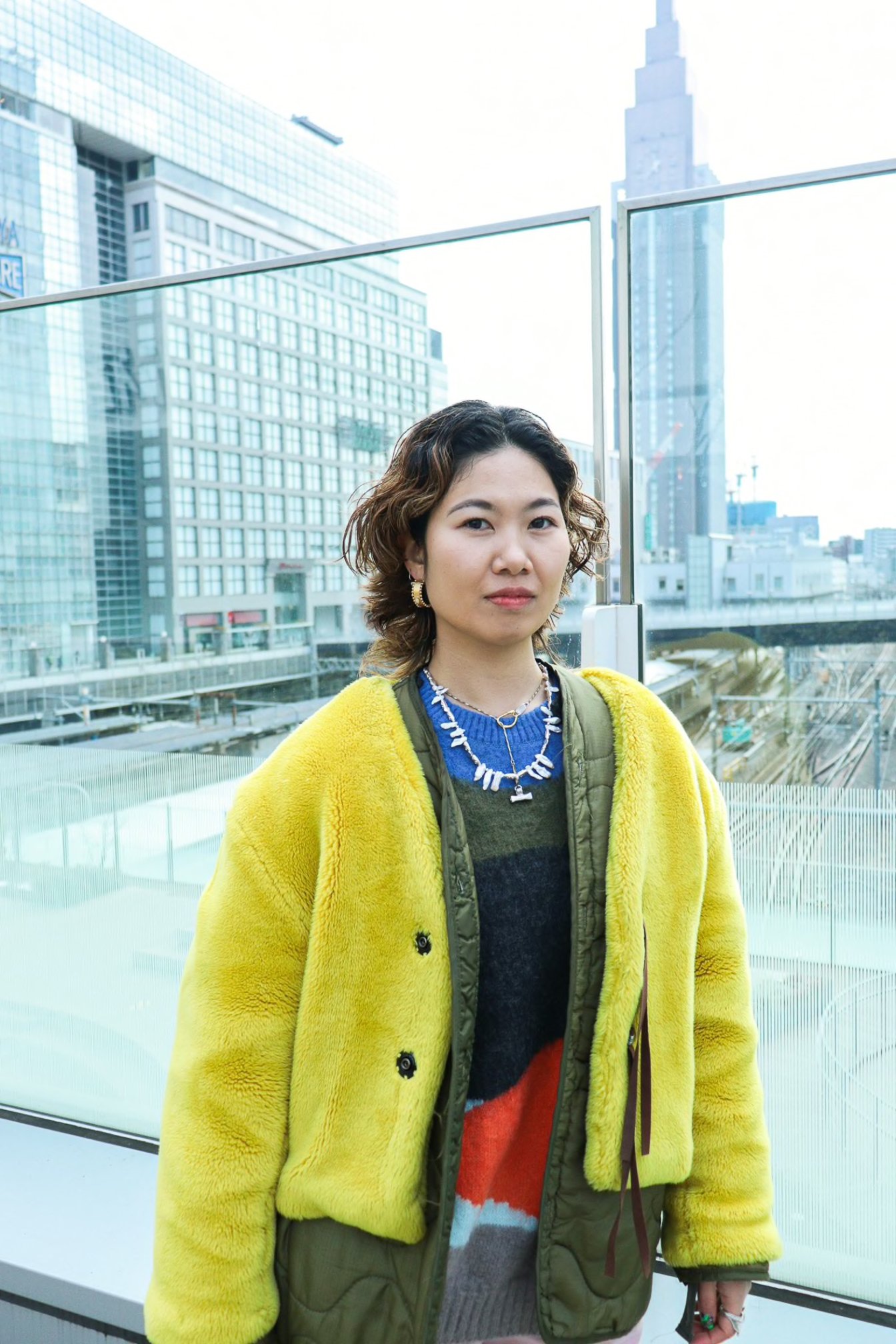 イエローコーデ　ストリートスナップ