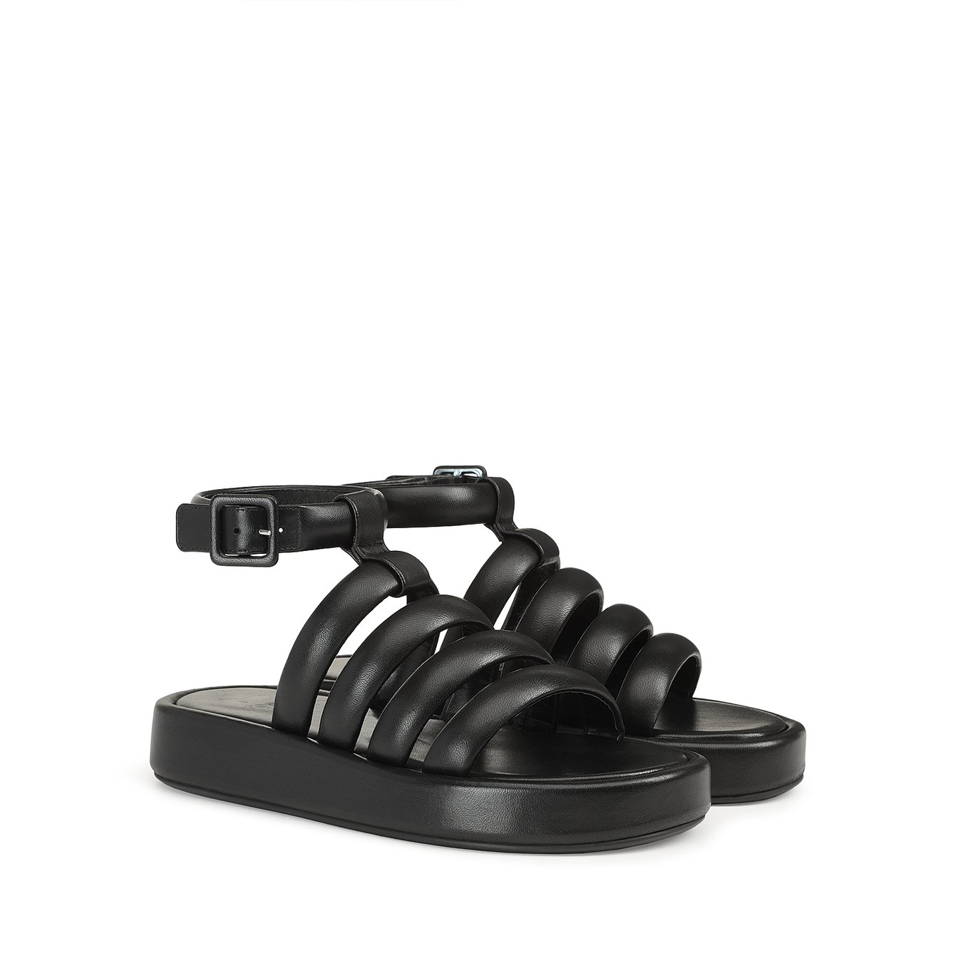 黒のストラップフラットサンダル