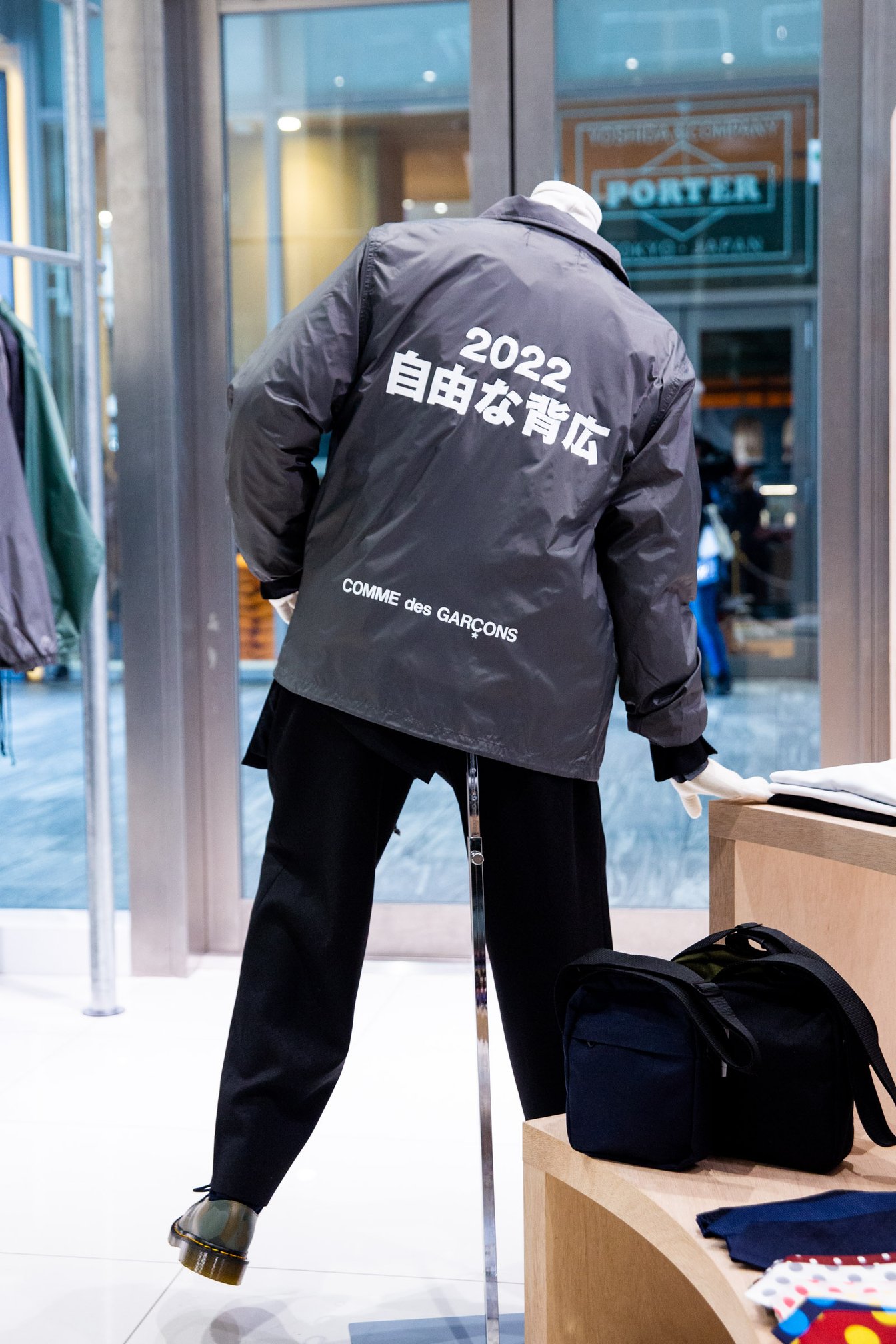 自由な背広のマネキン