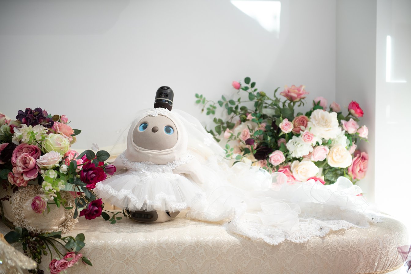 ユミカツラとLOVOTによるコラボウェア