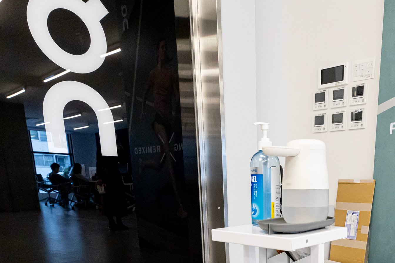 入り口に設置されたディスペンサー