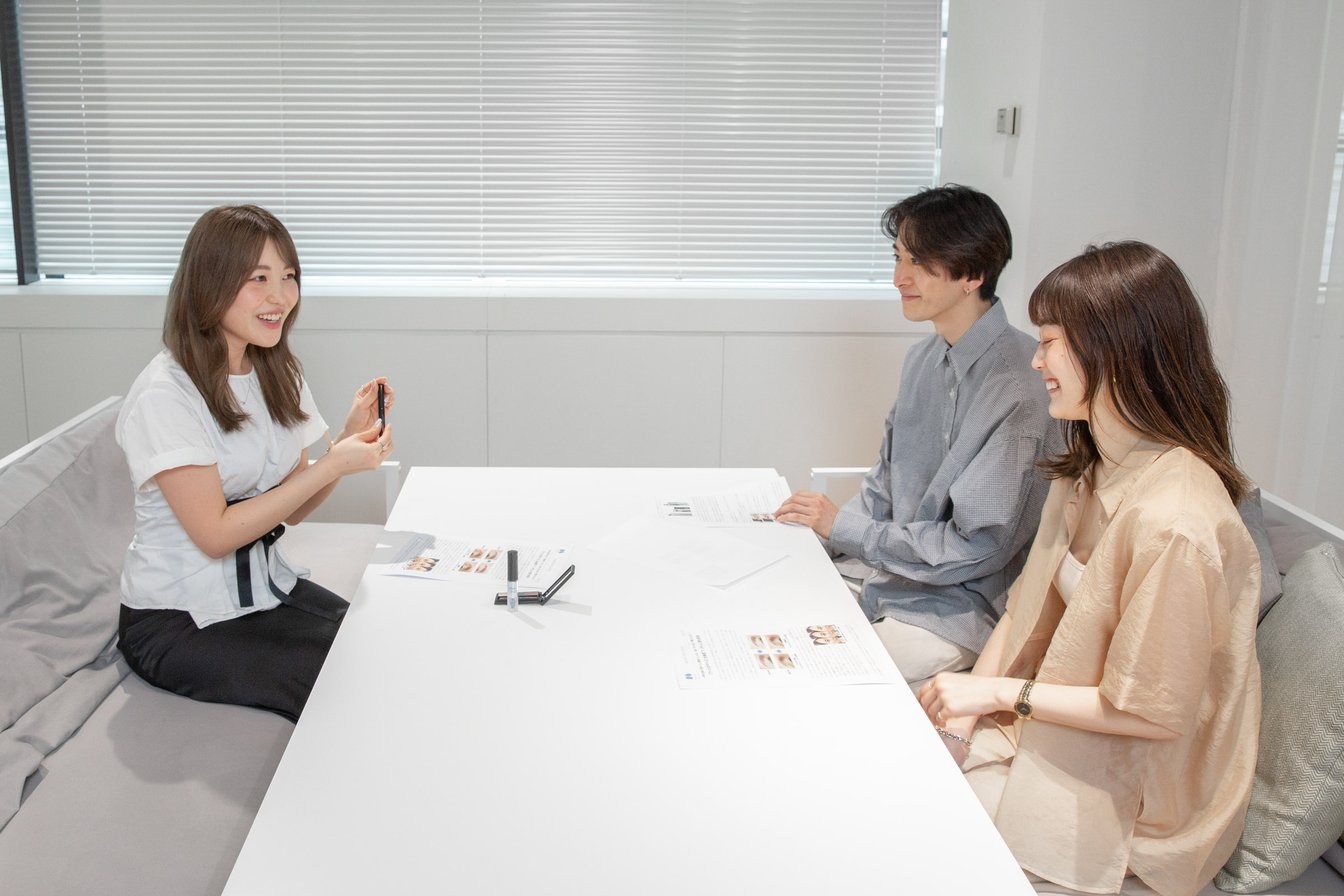 ヴィセ担当者と眉メイクの最新トレンドを学ぶビームスビューティ部員