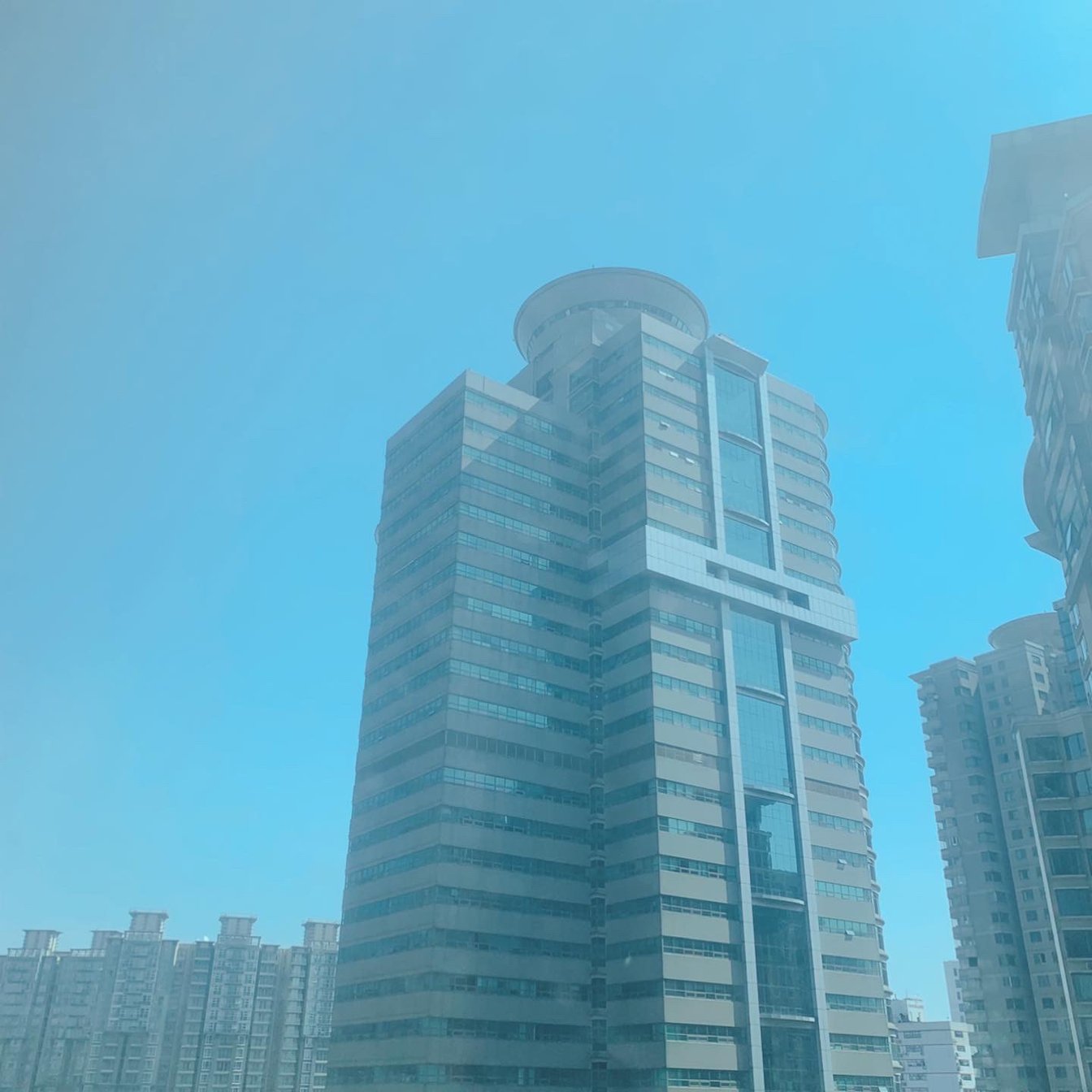 折り紙の水色のような空