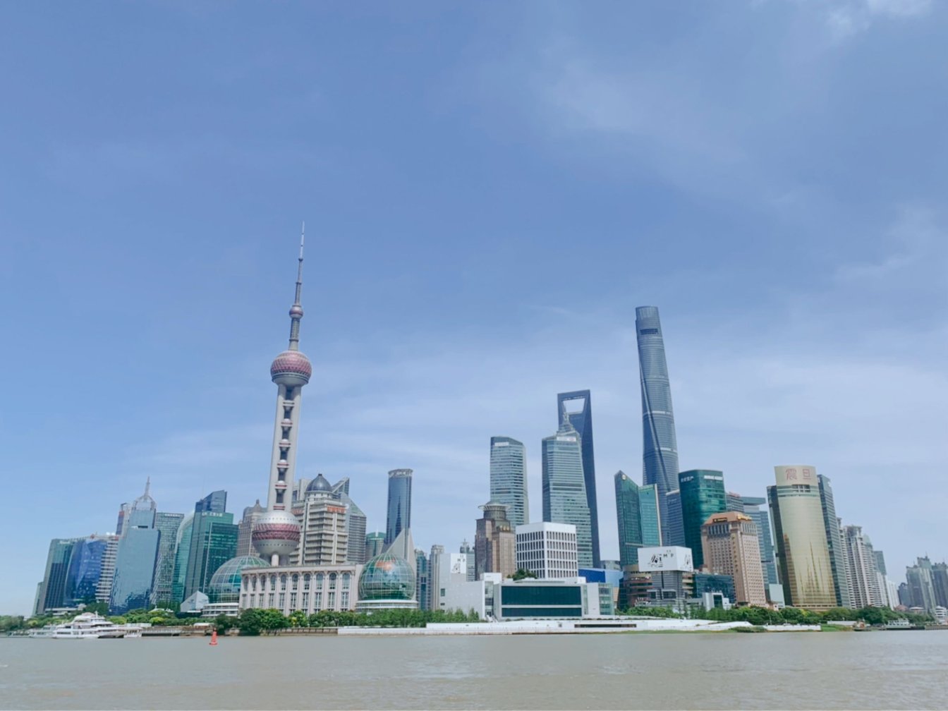 玉ねぎみたいなテレビ塔が立つ外灘の街