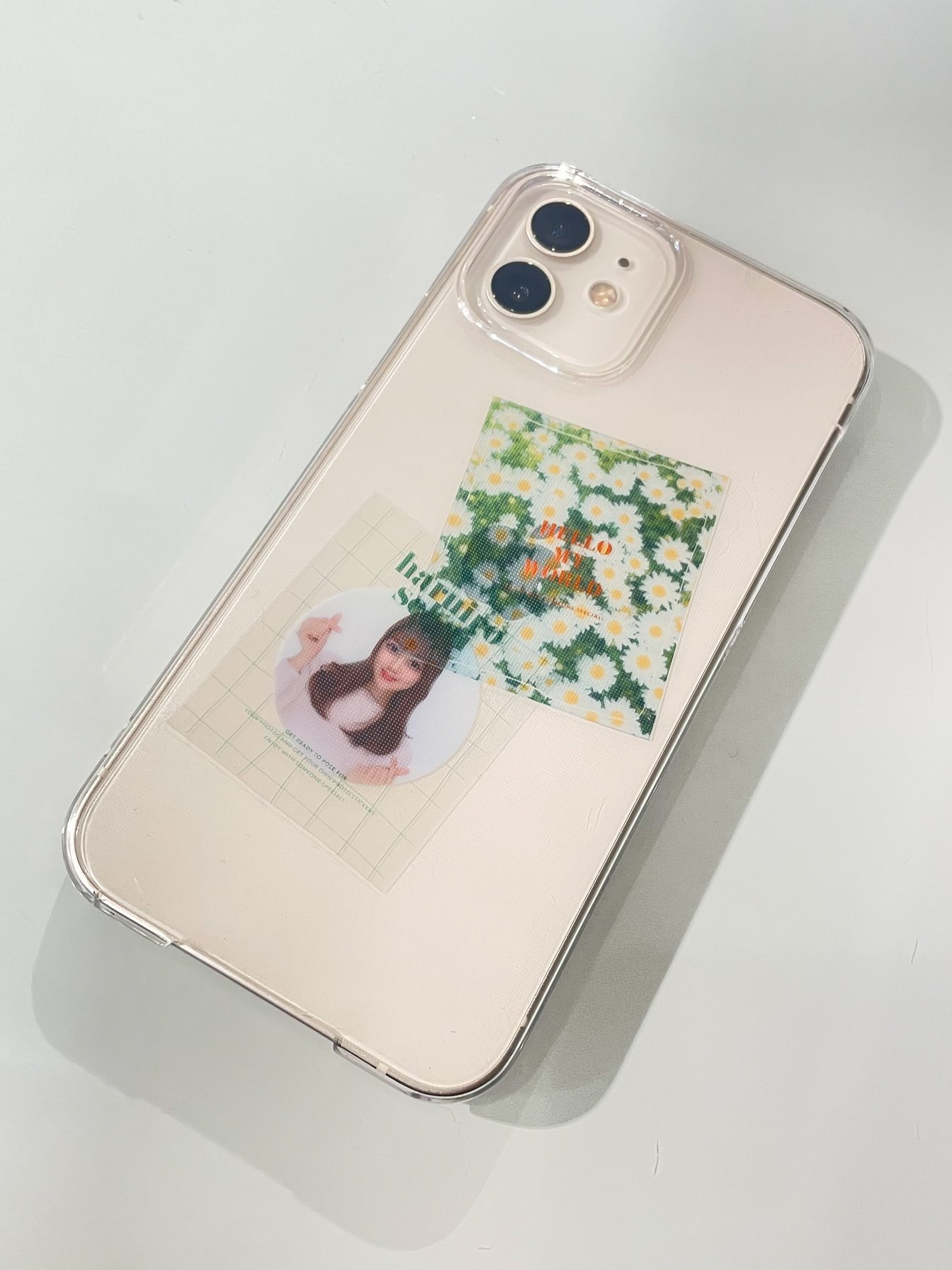 透明の台紙に印刷したプリで飾ったiPhoneケース