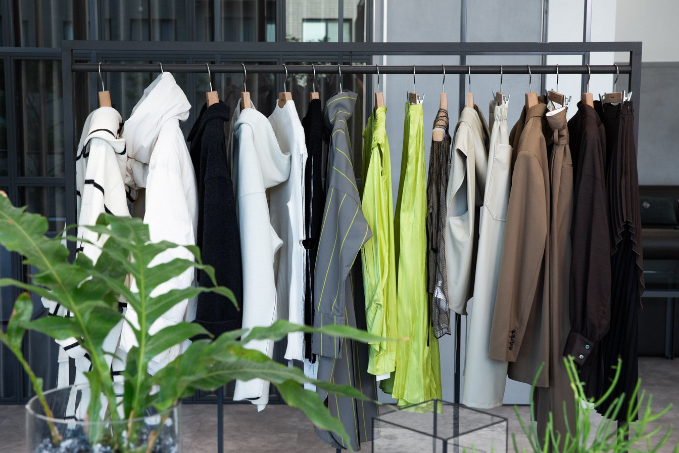 ハンガーにかけられたアイテム