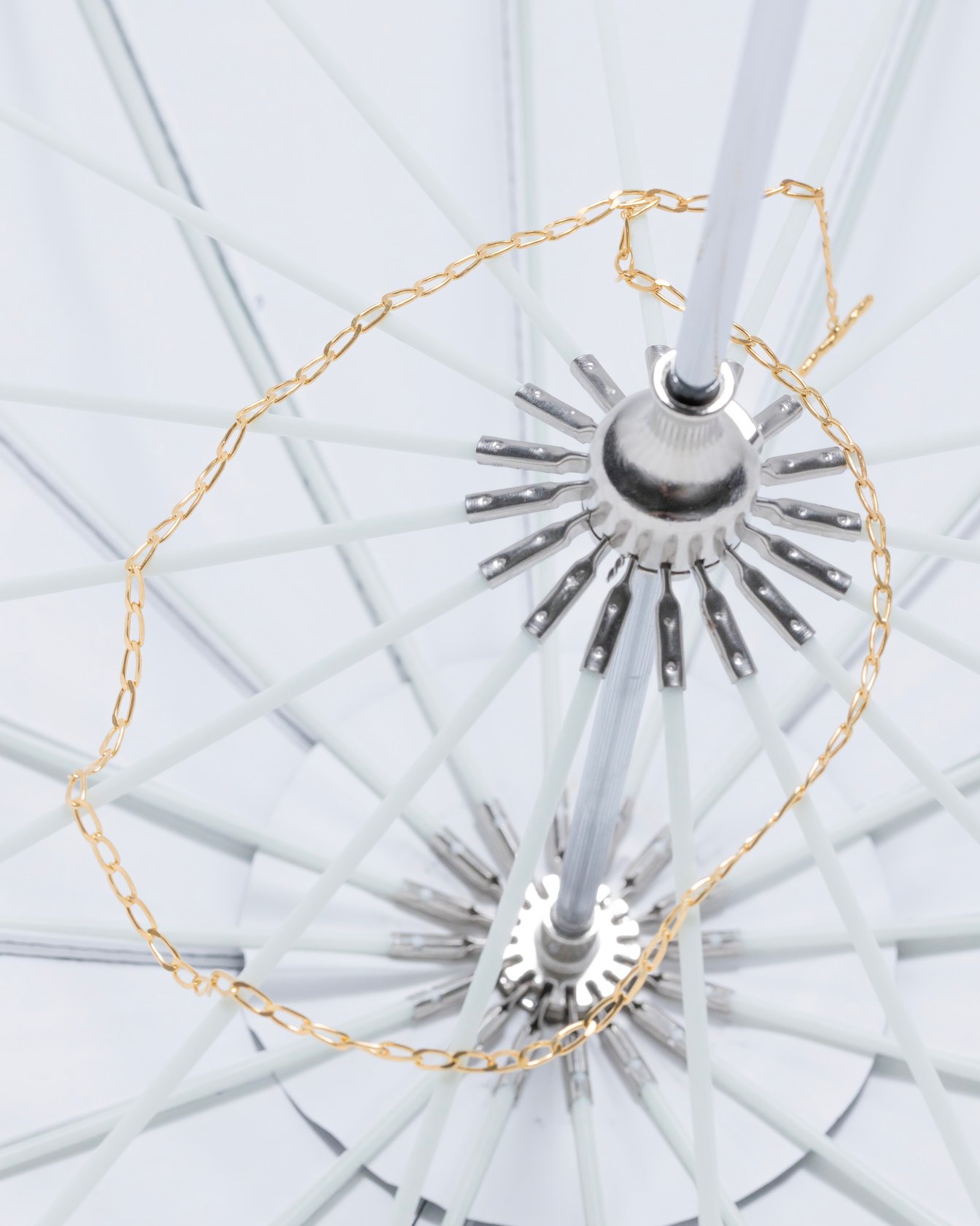 ゴールドの華奢なチェーンネックレス