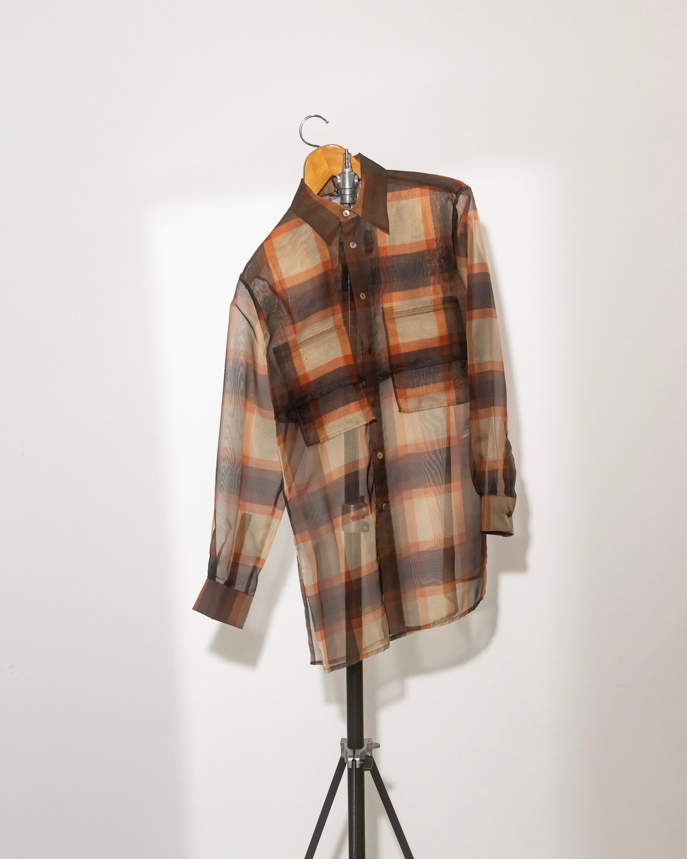 シアーのチェック柄シャツ