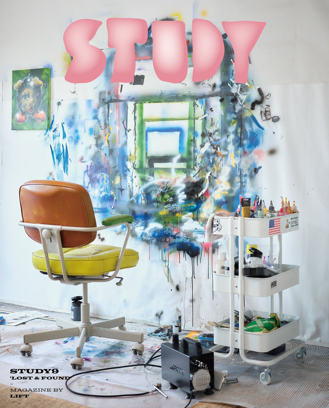 ペイントされた壁と椅子