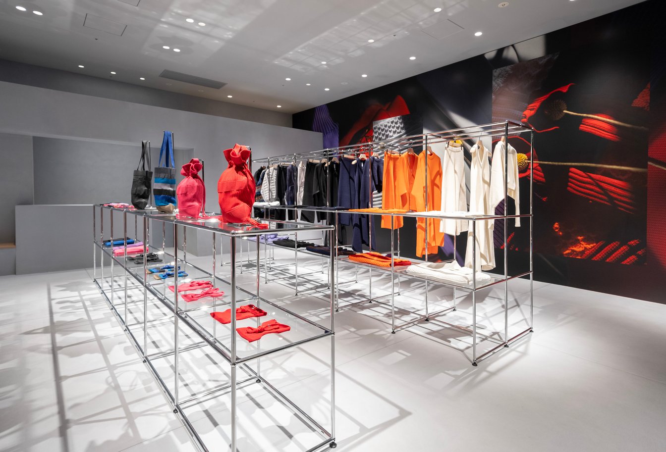 CFCL OMOTESANDO 店内
